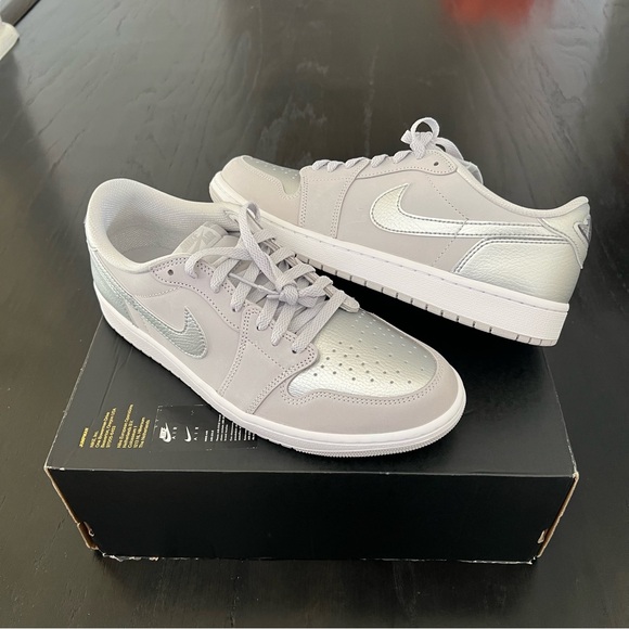✔️New✔️NIKE Air Jordan 1 Retro Low OG \'Metallic Silver\' main image 4